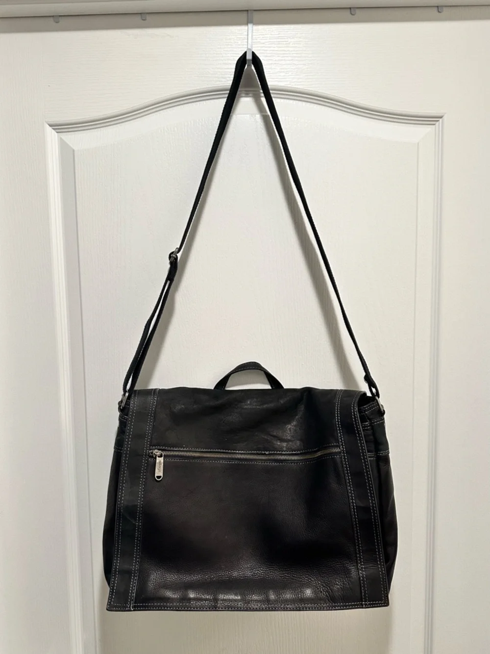 EBAGS Black Leather Laptop Messenger Bag with Adjustable Strap